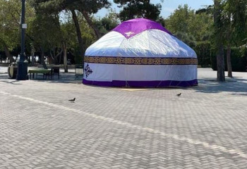 В центре Баку установили казахскую юрту