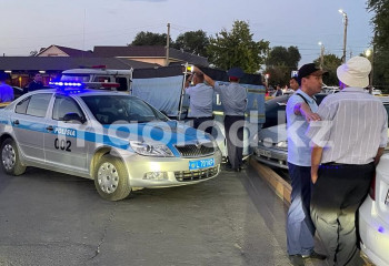 Мужчину убили на парковке в Уральске