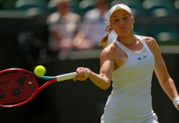 Елена Рыбакина сыграла с первой ракеткой мира