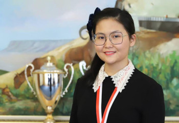 Tokayev congratulates Bibisara Assaubayeva on FIDE award