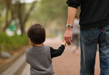 Казахстанские мужчины рассказали как воспитывают своих детей