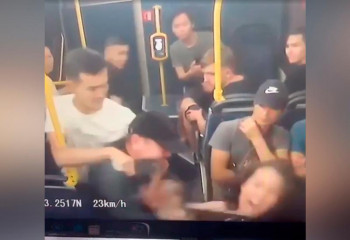 Досаев наградил пришедшего женщине на помощь в автобусе парня