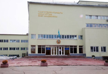 Преподавателям 4 национальных творческих вузов повысили зарплату