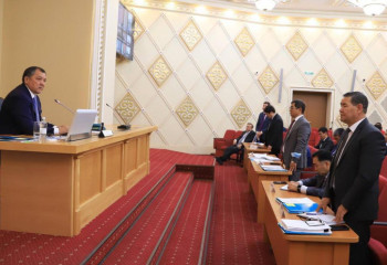 Акиму Актау объявлен выговор за плохую организацию вывоза ТБО и санитарную очистку города