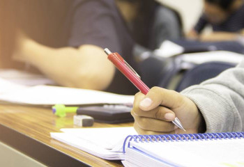 ҰБТ тапсыру кезінде заң бұзған оқушының гранты жойылады