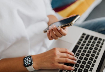 Блогерлер қайырымдылық жасау үшін келісімшартқа отыруы тиіс