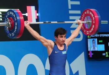 Штангист Отепберген Алиев завоевал 