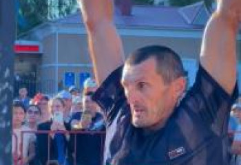 51-летний костанаец побил рекорд Казахстана на данный момент по подтягиванию на турнике фестиваля 