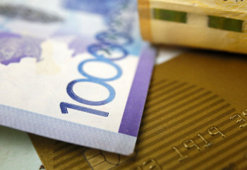 Куда казахстанцы чаще всего переводят деньги