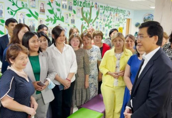 Асхат Аймағамбетов елордадағы мектептерді аралап, жаңа оқу жылына дайындығымен танысты