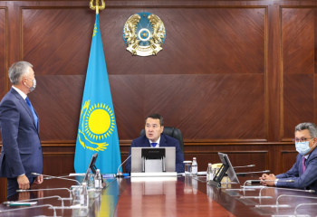 Әлихан Смайылов Сауда және интеграция министрлігінің ұжымына жаңа басшыны таныстырды