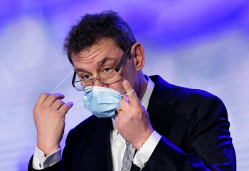 Төрт рет вакцина салдырған. Альберт Бурла ковид жұқтырды