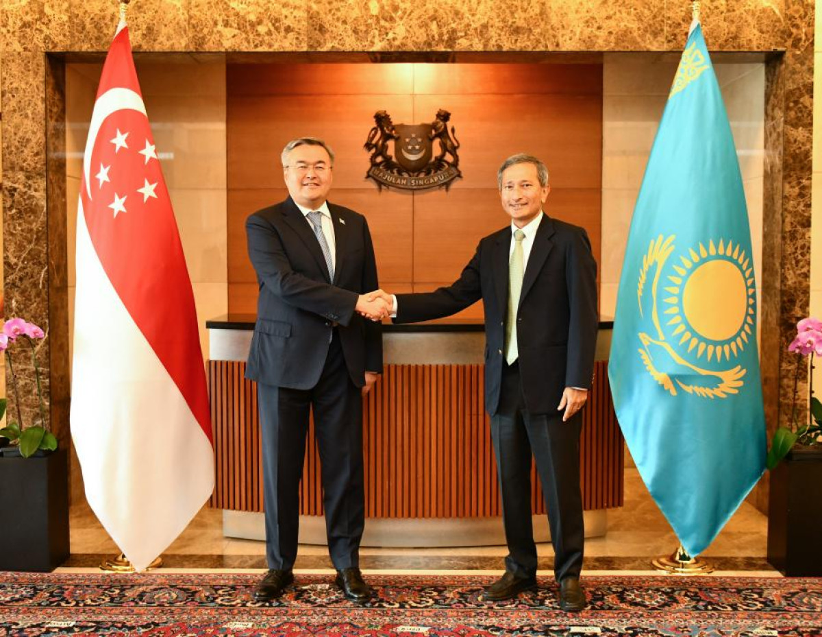 Kazakh FM arrives with a visit to Singapore