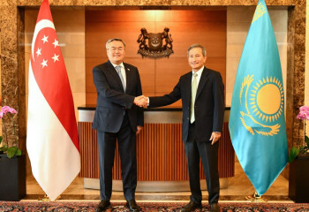 Kazakh FM arrives with a visit to Singapore