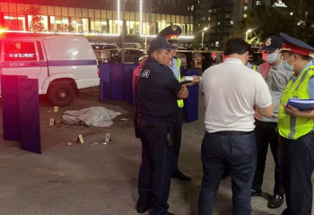 Алматыда әйел адам 25-қабаттан құлады