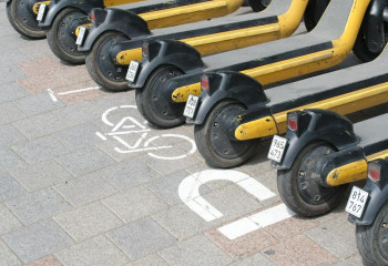 Алматыда электрсамокаттар үшін жол белгілері пайда болады