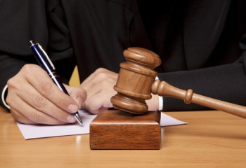 Судья Костанайского областного суда задержан при получении крупной взятки 