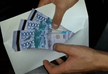 Қостанай облыстық сотының судьясы ірі көлемде пара алу кезінде ұсталды