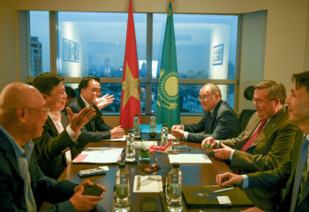 Глава МИД Казахстана впервые за 30 лет прибыл с официальным визитом во Вьетнам