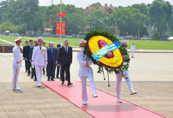 Kazakh FM visits Vietnam