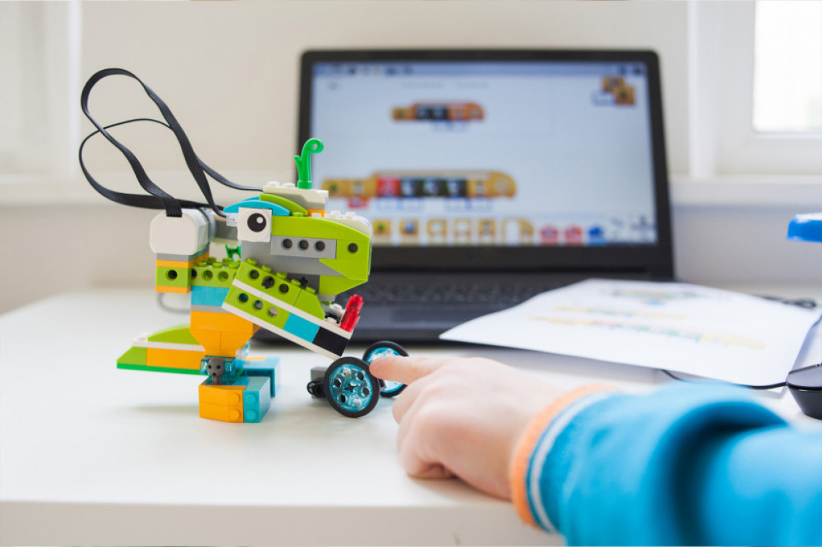 What benefits can school robotics bring?