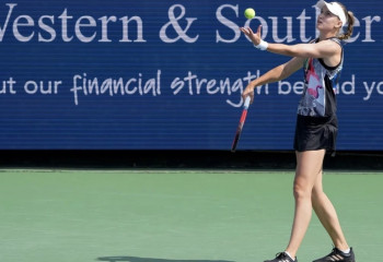 Елена Рыбакина пробилась в 1/4 финала теннисного турнира в Цинциннати 