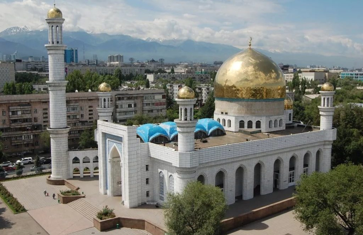 В Алматы мужчина обворовывал спящих прихожан мечети