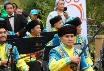 В ущелье Аюсай прошел открытый концерт оркестра им.Курмангазы