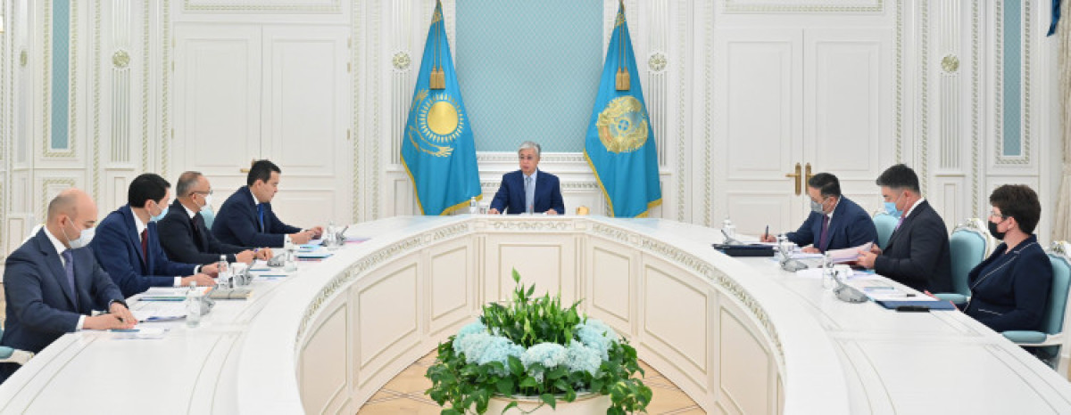 Kazakh President holds meeting on economic issues