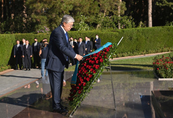 Касым-Жомарт Токаев возложил венок к могиле Гейдара Алиева