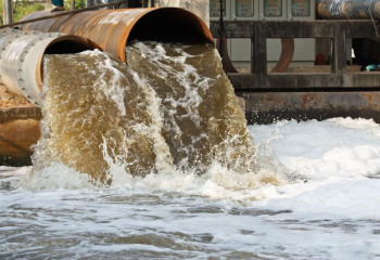 В Уральске двое ремонтников захлебнулись сточными водами 
