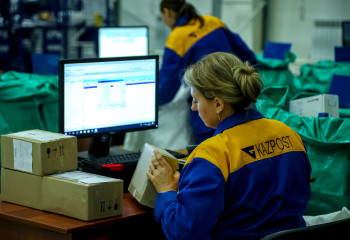 37 млн теңгеден астам қаржы ұрлаған Қазпоштаның екі қызметкері 7 жылға сотталды