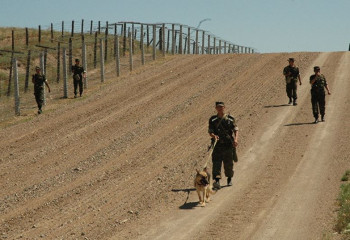 Шекарадан өтпек болған шетел азаматы әскерилерге оқ атқан