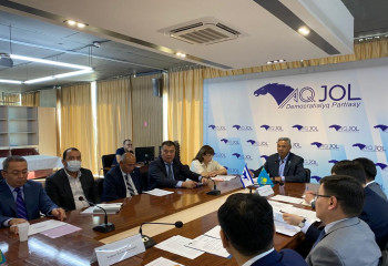 Мы не видим рост обрабатывающей промышленности - Азат Перуашев