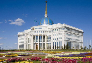 Глава государства поздравил казахстанцев с Днем Конституции