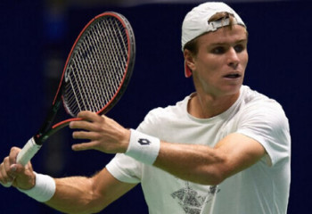 Казахстанский теннисист успешно стартовал на турнире в Мальорке