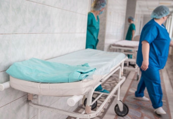 Состояние оказавшихся под БелАЗом рабочих прокомментировали врачи