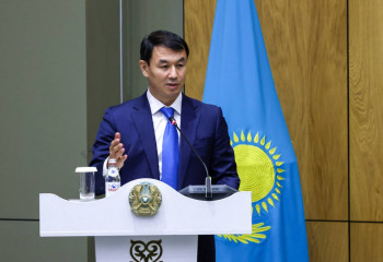 Алихан Смаилов представил активу Туркестанской области нового акима