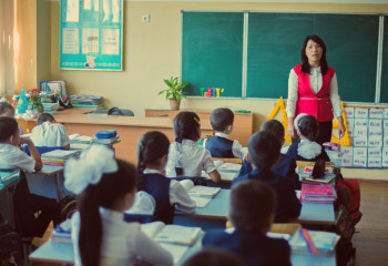 День знаний отмечают в Казахстане