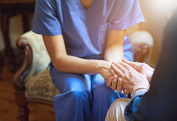 Нужно повышать статус социального работника – эксперт