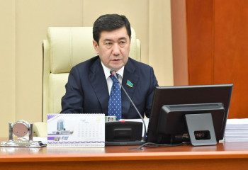 Мемлекет басшысы өзінің лауазымында көп отырса, соғұрлым саяси монополия орнайды 