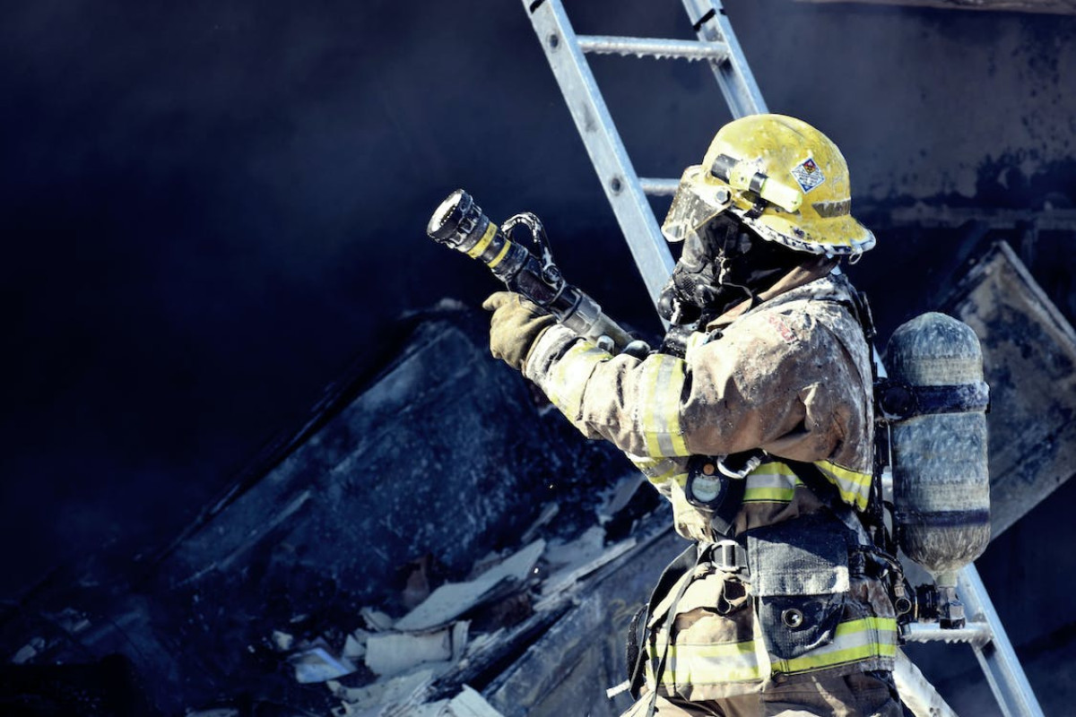 250 железнодорожников помогают в тушении пожара в Костанайской области