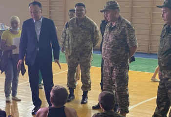 Архимед Мұхамбетов өрттен зардап шеккен тұрғындармен кездесті