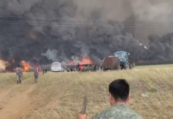 Токаев на вертолете совершил облет пострадавших от природных пожаров территорий 