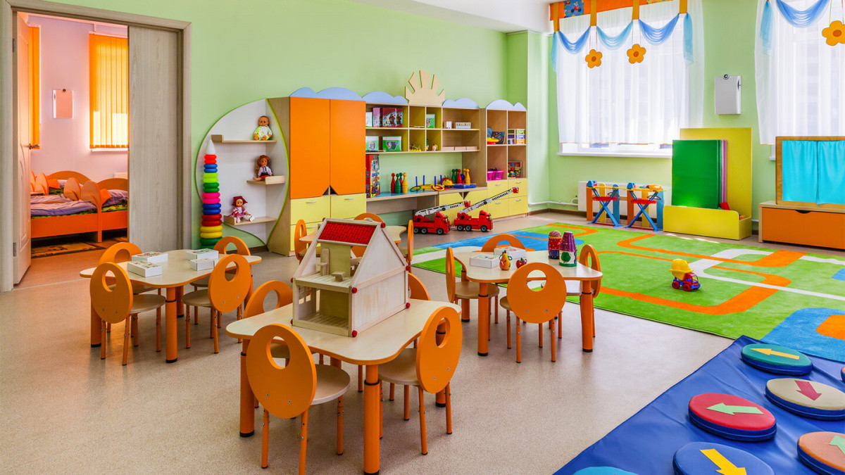 Зарплату воспитателей детских садов повысят в Казахстане