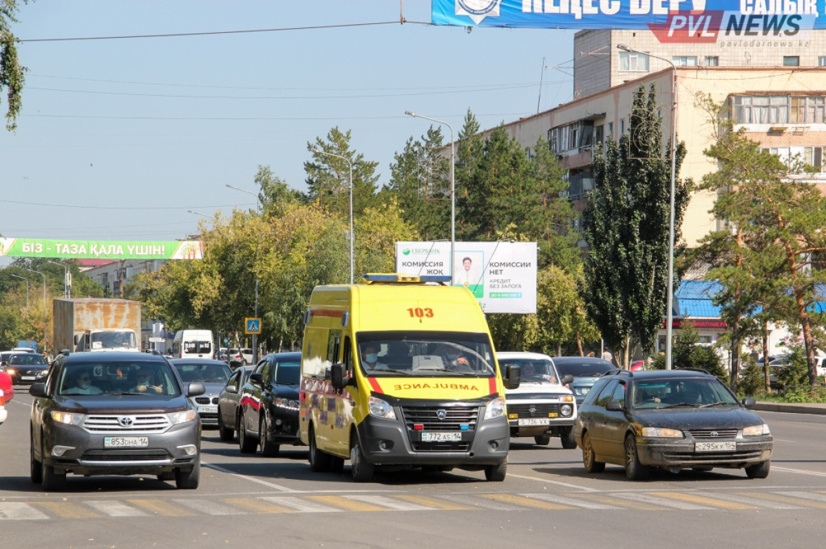 Двухлетний малыш выжил после падения с восьмого этажа в Павлодаре