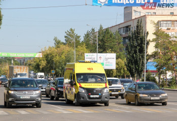 Двухлетний малыш выжил после падения с восьмого этажа в Павлодаре