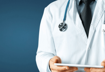 Главврача больницы обвинили в поборах в Шымкенте