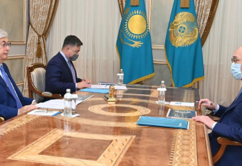 Tokayev receives AIFC Governor Kelimbetov