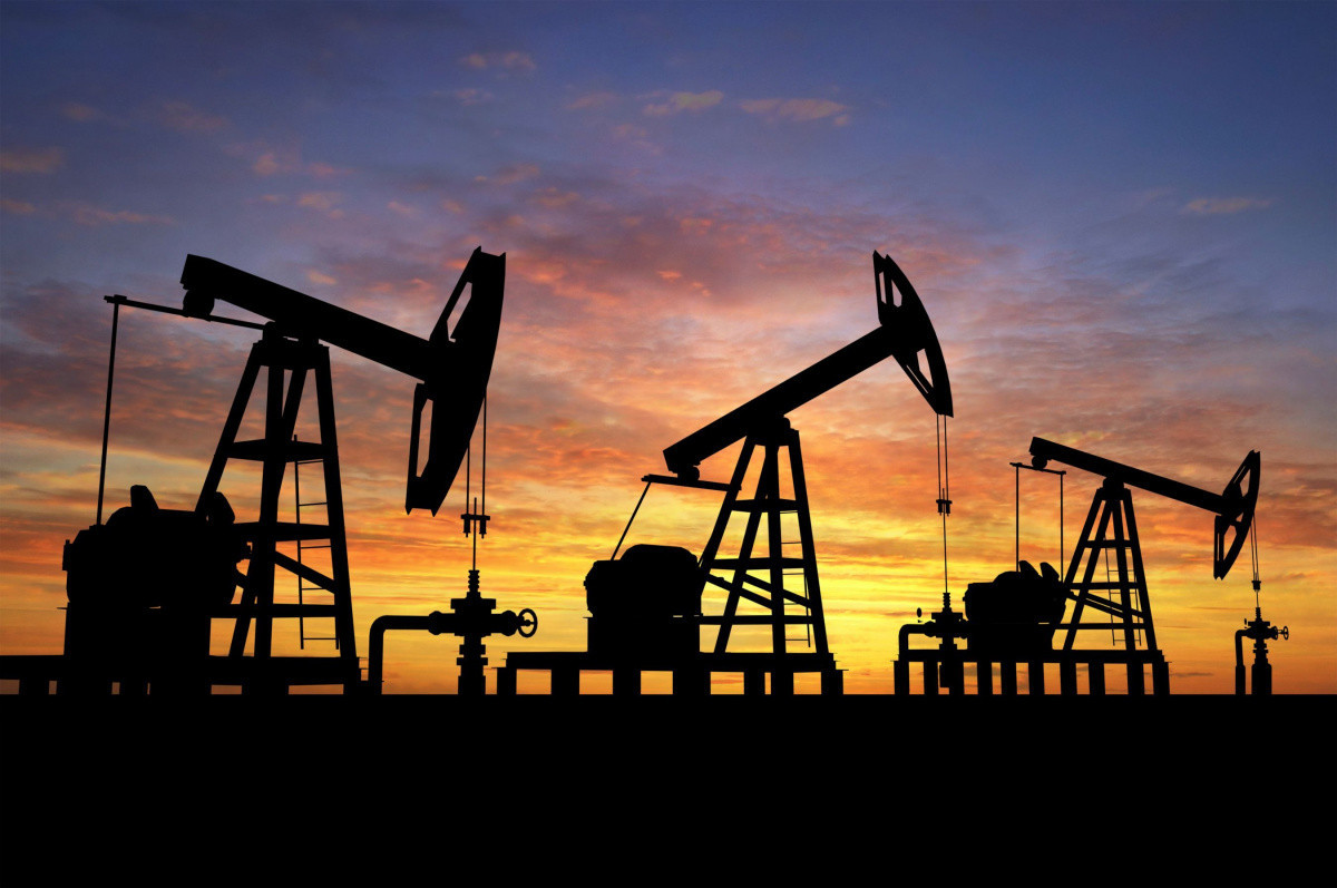Цена на нефть снизилась до минимума за шесть месяцев